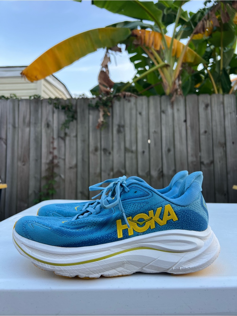 Men’s Hoka Clifton 10 Teal Blue with Yellow Logo Sneakers size 10